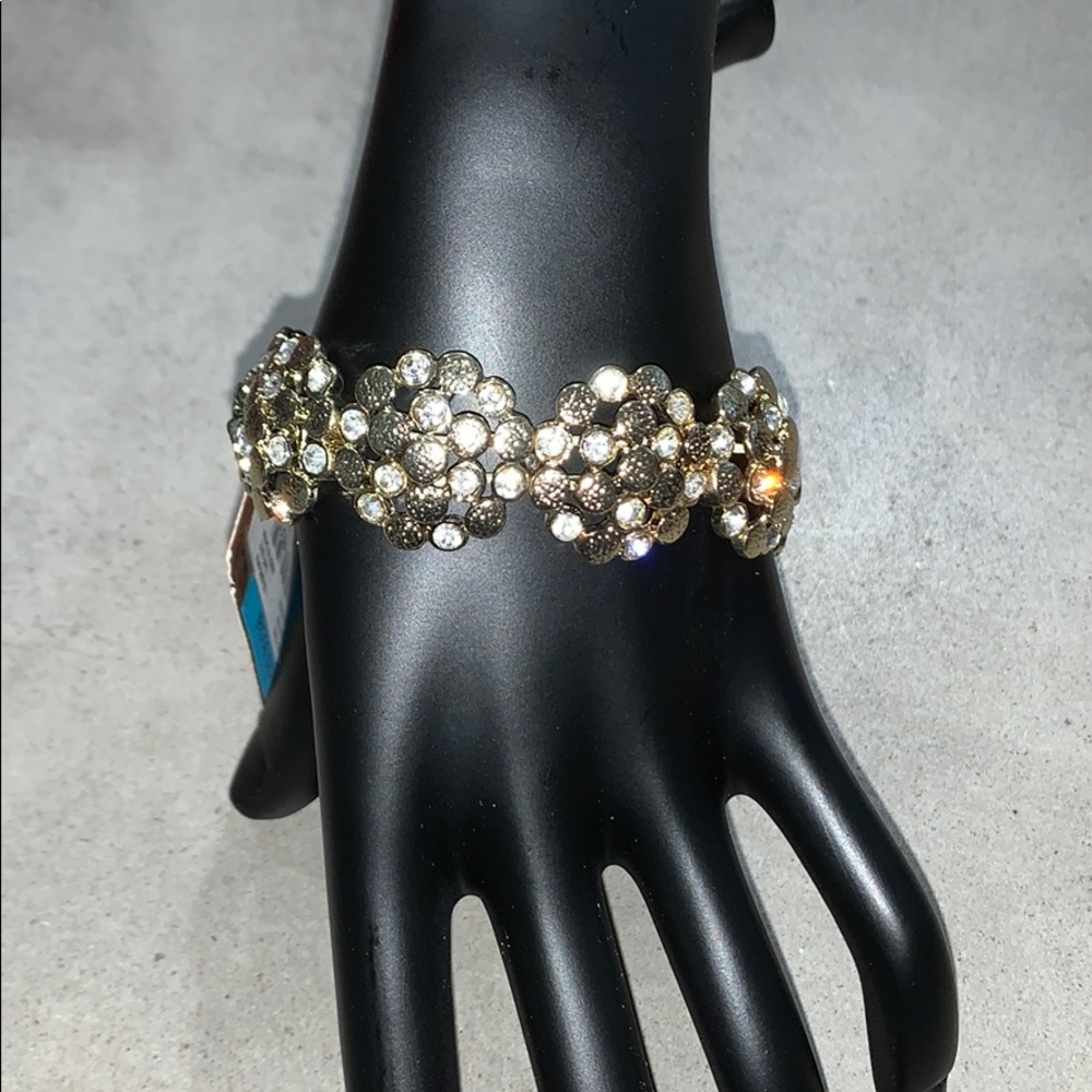 Gold stretch bracelet